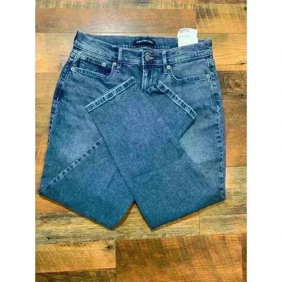 NWT $89 Calvin Klein Women's Mid‎ Rise Slim Boyfriend Petite Jeans, Blue Size 28 - Picture 1 of 8